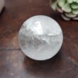 画像2: 天然水晶 丸玉  一点物！！レインボー入り 36mm（アクリル台座付き） (2)