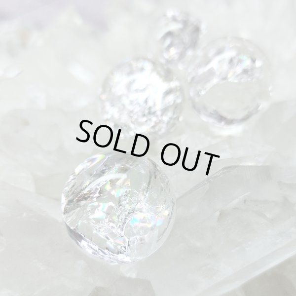 画像3: ★送料無料★ 特別価格！ 美しいレインボーのアイリスクォーツ丸玉（木製台座付き） (3)