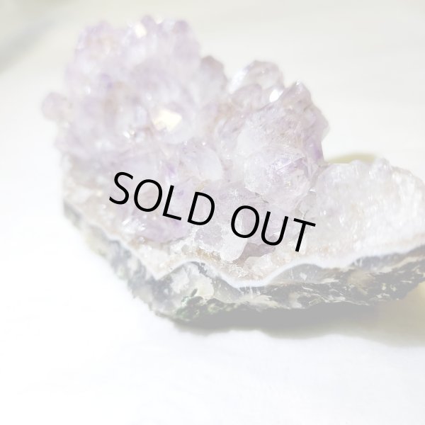 画像4: ★送料無料★ 照りとツヤが美しい！優しい色合いのラベンダーアメジスト原石(25) (4)